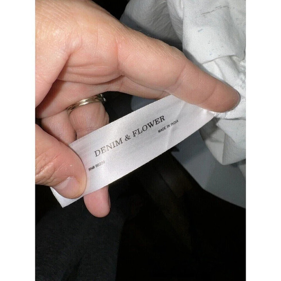 Demin & Flower Button Down Men's Medium White  Short Sleeve Slim Fit - Picture 6 of 7